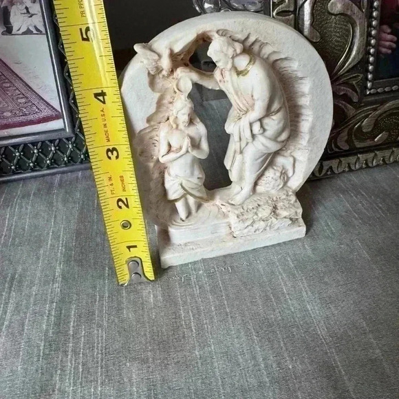 Beautiful religious  statue. NWOT - Picture 2 of 5